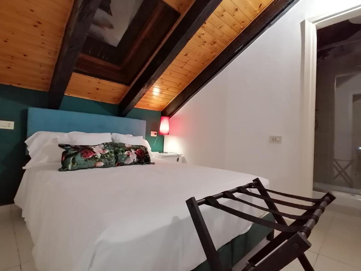 Mercanti Attic Version * Milán